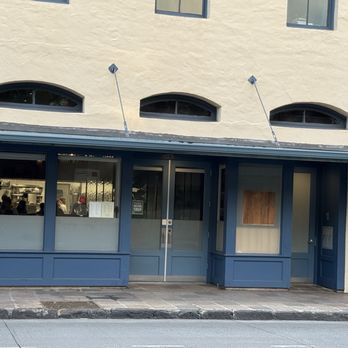 Senia - Cocktail Bars Near Me - Honolulu, Hawaii