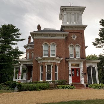 Pinehill Inn - Exterior - Bed & Breakfast Near Me - Oregon, Illinois