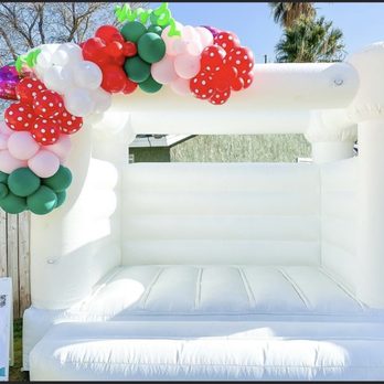 Partyland Soft Play - Bounce House with a Strawberry Theme Ballon Garland. - Party & Event Planning Near Me Partyland Soft Play - Bounce House with a Strawberry Theme Ballon Garland. - Party & Event Planning Near Me