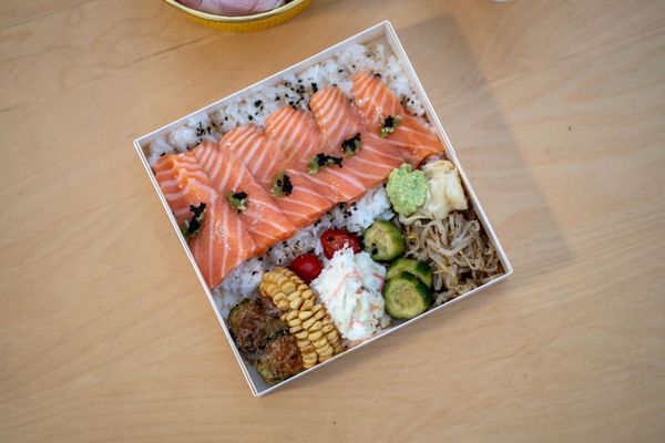 Komeya No Bento by null