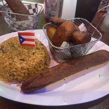 Como En Casa - Arroz con condules, platanos maduros, accapurria with beef - Latin American Near Me - Oviedo, Florida