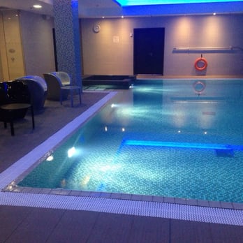 Novotel - Infinity pool on the -1 floor. You can hear the music under water! - Hotels Near Me - London, XGL