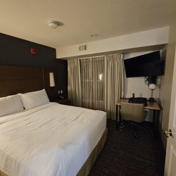 Residence Inn Salinas Monterey - Bedroom 2...2 bd & 2ba suite with full kitchen...