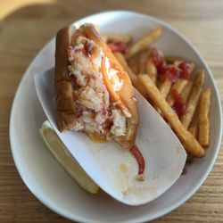Anthony's Seafood - Yummy lobster roll