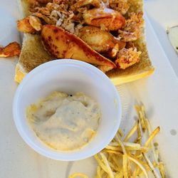 The Overlook Bar & Lounge - Lobster Rolls