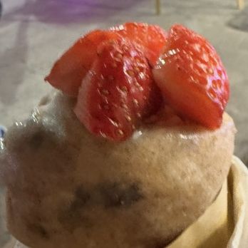 MOSA - Crepe with strawberries and peanut butter - Ice Cream & Frozen Yogurt Near Me - Honolulu, Hawaii MOSA - Crepe with strawberries and peanut butter - Ice Cream & Frozen Yogurt Near Me - Honolulu, Hawaii