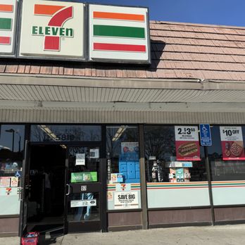 7-Eleven - Exterior - Convenience Stores Near Me - Goleta, California