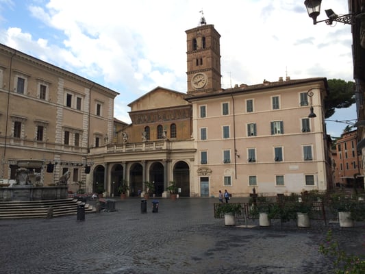 Piazza di Santa Maria in Trastevere by null