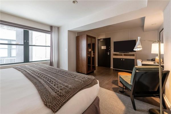 Claridge House Chicago, Tapestry Collection by Hilton by null