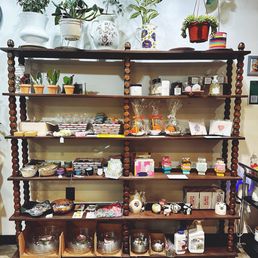 More antique gifts for purchase.