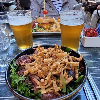 Mûrmur - Beef salad - Cocktail Bars Near Me - Quebec City, Quebec