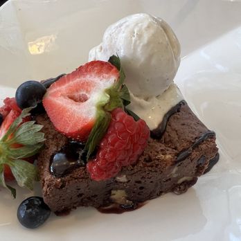 Tangö Contemporary Café - Chocolate brownie with vanilla ice cream - Asian Fusion Near Me - Honolulu, Hawaii Tangö Contemporary Café - Chocolate brownie with vanilla ice cream - Asian Fusion Near Me - Honolulu, Hawaii