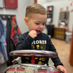 Goldielocks and the Three Bears Children's Hair Salon