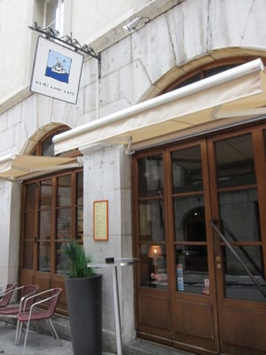 Demi Lune Café by null