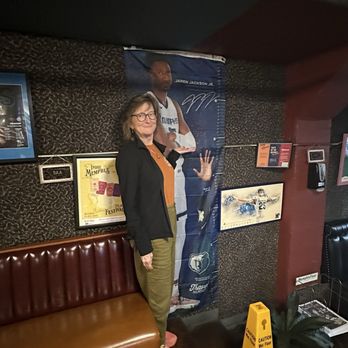 Arnolds BAR-B-QUE & Grill - Supporting Memphis Grizzlies with sporty decor - Barbeque Near Me - Memphis, Tennessee