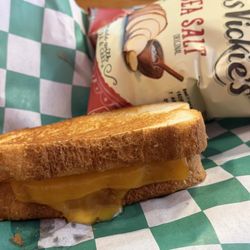 T's Smokehouse & Grill - Grilled cheese