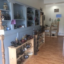 Amish Furniture Connections - Browse the shelves!