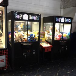 Xtreme Wheels - Roller Skating & Family Fun Center