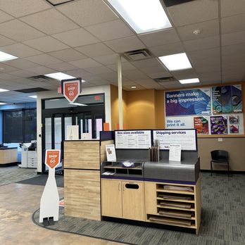 FedEx Office Print & Ship Center - Picking up a package that was delivered here. - Shipping Centers Near Me - Rochester, Michigan FedEx Office Print & Ship Center - Picking up a package that was delivered here. - Shipping Centers Near Me - Rochester, Michigan