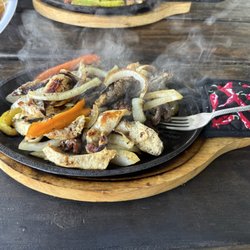 Rest. El Cantinflas - Fajitas de pollo y churrasco