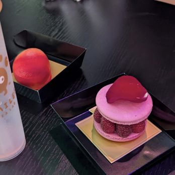 Aurora - Shimmering Delicacies - Patisserie/Cake Shop Near Me - Los Angeles, California