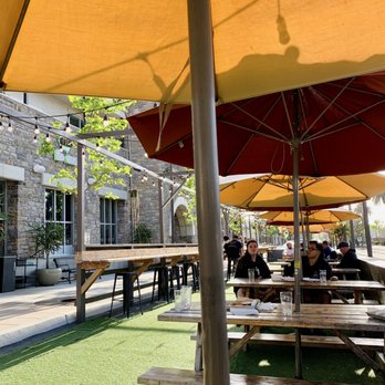 Freda's Pizza - Outdoor patio with plenty of seating - Pizza Near Me - Camarillo, California Freda's Pizza - Outdoor patio with plenty of seating - Pizza Near Me - Camarillo, California