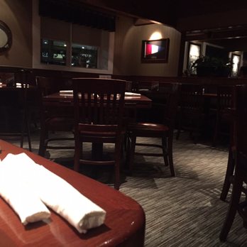 Red Lobster - Nearly empty but we had to wait 10 minutes to get seated - Seafood Near Me - Fairfax, Virginia