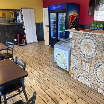 Maria’s Pizzeria  - the dining area - Halal Near Me - Schaumburg, Illinois