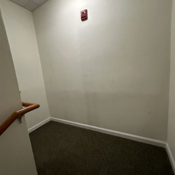 Atlant Moving & Storage - Tight stairs space - Movers Near Me