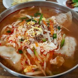 Silvy - Mandu (dumpling) and noodle soup