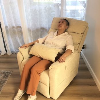 Earthshine Wellness - The most amazing massage sofa! - Acupuncture Near Me - Fullerton, California Earthshine Wellness - The most amazing massage sofa! - Acupuncture Near Me - Fullerton, California