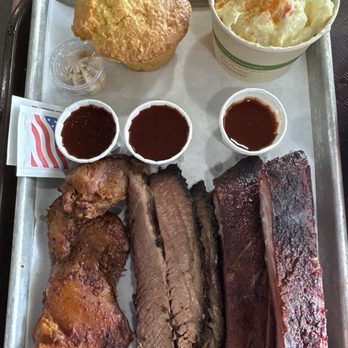 Armadillo Willy's BBQ - Grilled Lone Star BBQ 1/2 Chicken Texas Prime Brisket-TX Plate Cornbread Muffin Potato Salad Texas BBQ Ribs A la Carte - American Near Me - Sunnyvale, California