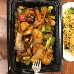 Golden Wok - Shrimp Szechuan so fricking good!!!!