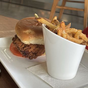 Bardstown Bourbon Company - Chicken sandwich - New American Near Me - Bardstown, Kentucky Bardstown Bourbon Company - Chicken sandwich - New American Near Me - Bardstown, Kentucky