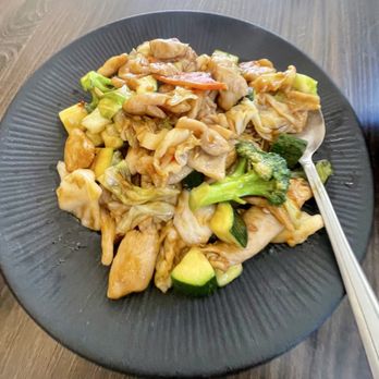 Chloe’s Kitchen - Spicy Garlic Chicken - Asian Fusion Near Me - Santa Cruz, California Chloe’s Kitchen - Spicy Garlic Chicken - Asian Fusion Near Me - Santa Cruz, California