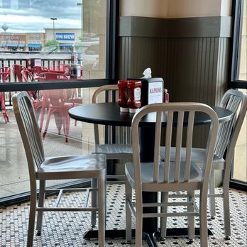 Tucker's Onion Burgers - A table - Burgers Near Me - Tulsa, Oklahoma Tucker's Onion Burgers - A table - Burgers Near Me - Tulsa, Oklahoma