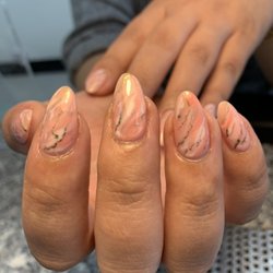 Laura Nail Salon - Marble shellac