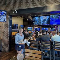 Walk-On's Sports Bistreaux - Rogers Restaurant