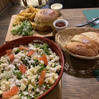 L'Echoppe de Paris - Salade Au Cental Cheeseburger - Burgers Near Me - Paris, 75 L'Echoppe de Paris - Salade Au Cental Cheeseburger - Burgers Near Me - Paris, 75