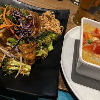 Thaifoon - Street style pad Thai and chicken yellow curry. - Thai Near Me - London, Ontario Thaifoon - Street style pad Thai and chicken yellow curry. - Thai Near Me - London, Ontario