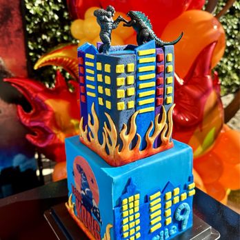 Cake Playhouse - Godzilla vs Kong Cake - Custom Cakes Near Me - Artesia, California Cake Playhouse - Godzilla vs Kong Cake - Custom Cakes Near Me - Artesia, California