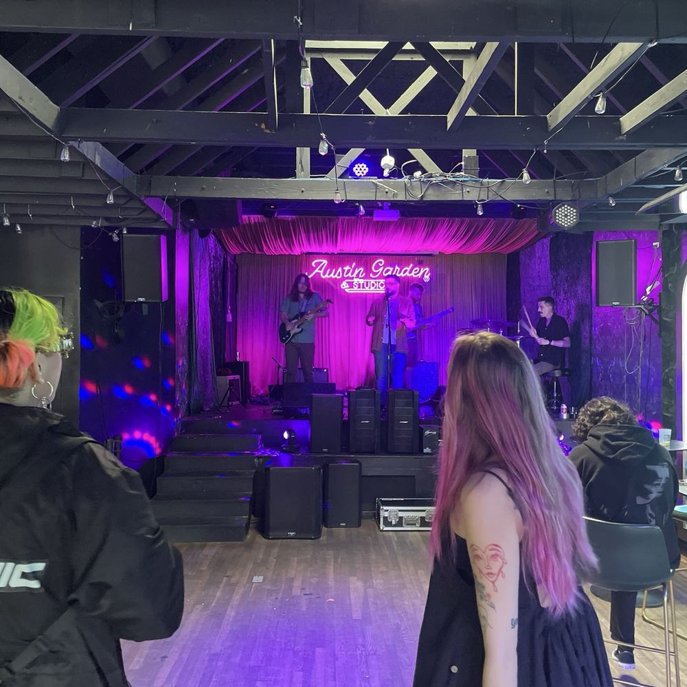 Inn Cahoots - Inside venue - Hotels Near Me - Austin, Texas Inn Cahoots - Inside venue - Hotels Near Me - Austin, Texas