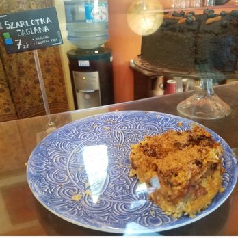 Momo - Apple cake - Vegan Near Me - Kraków, Massachusetts