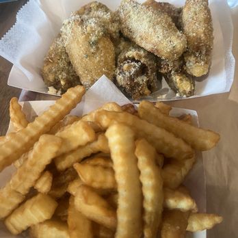 Lit Wings - 8 piece with fries - Chicken Wings Near Me - North Las Vegas, Nevada Lit Wings - 8 piece with fries - Chicken Wings Near Me - North Las Vegas, Nevada