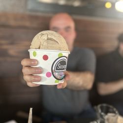 the Eldo - Double scoop of ice cream- too much unless you're feeding the whole table