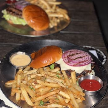 Eureka! - Eureka American Cheeseburger - American Near Me - Mountain View, California Eureka! - Eureka American Cheeseburger - American Near Me - Mountain View, California