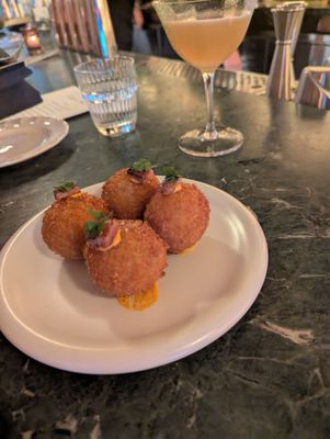 Maison Bar À Vins by null