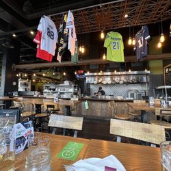 Angry Otter Tap & Forno - The decorating is top notch