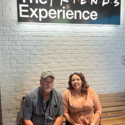 The FRIENDS Experience - Short wait to start your experience..