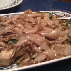 Thai Luang Restaurant - Pad See Yoo with Tofu